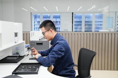 跨界新物种 华为三里屯服务中心——当科技馆遇见咖啡厅，重塑消费电子服务体验